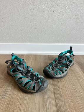 KEEN Women's, Whisper Closed Toe Sport Sandals, Grey/Blue, Hiking, 8